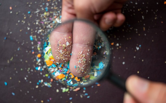 Người Việt “ăn” 11g nhựa mỗi tháng mà không hay biết: Thủ phạm nằm ngay trong bữa cơm hằng ngày