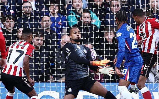 Thắng ngược trên sân Chelsea, Sunderland vươn lên nhì bảng