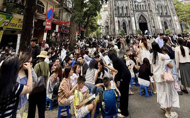 Clip tóm tắt mùa thu Nhà Thờ hôm nay: Quá đông!