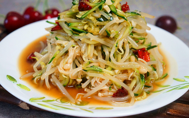 Ngày càng nhiều người mắc ung thư đại tràng? Bác sĩ khuyên: Chớ dại đụng 3 món này để lâu trong tủ lạnh