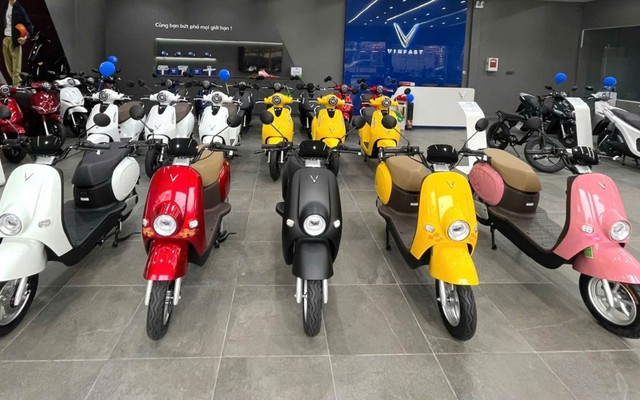 VinFast giảm 12% giá xe máy điện, đại lý vẫn ưu đãi thêm: Có xe chi chưa tới 10 triệu đã có thể mang về