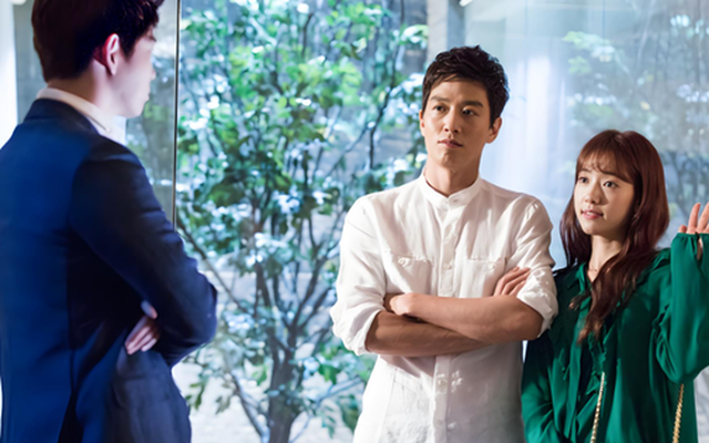 Thỉnh thoảng anh chồng lại về thăm bố mẹ, mỗi lần như vậy đều khiến tôi điên cả đầu