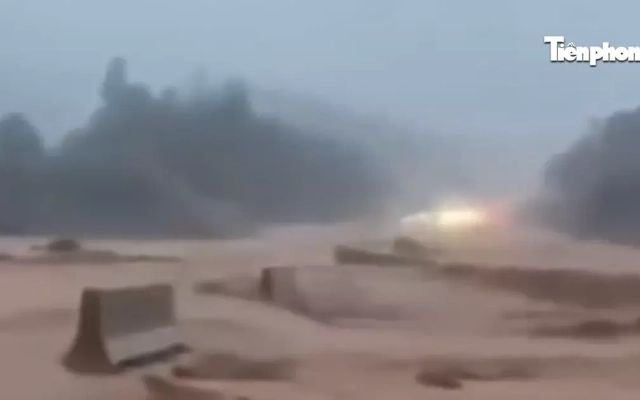 Lũ kinh hoàng trên cao tốc La Sơn - Túy Loan