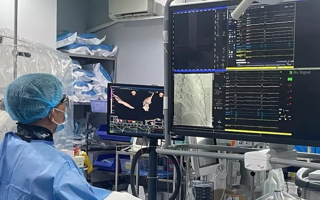 Bác sĩ dùng điện ‘đốt’ tim cứu người phụ nữ bị rối loạn nhịp