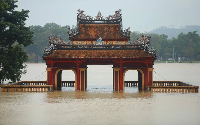 Lượng mưa tại tỉnh miền Trung lên tới 1.600mm, vượt mọi kỷ lục và chưa từng ghi nhận tại Việt Nam