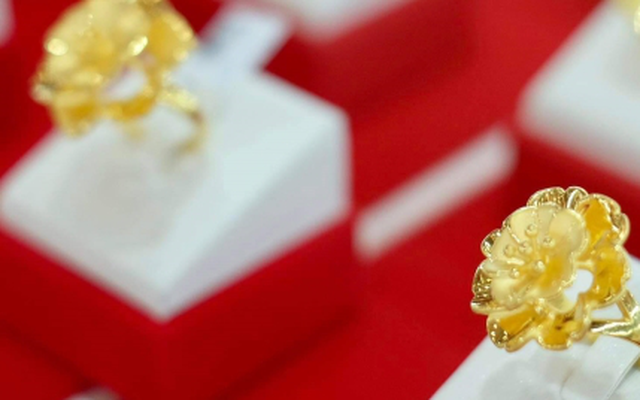 Giá vàng hôm nay 28/10: Vì sao vàng rơi cắm đầu xuống dưới 4.000 USD/ounce?