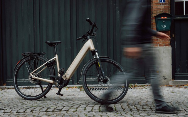 Xe đạp trợ lực Atom+ NX mới ra mắt: Động cơ Bosch tăng 4 lần lực đạp, chạy 145km/lần sạc, giá đắt hơn SH 160i