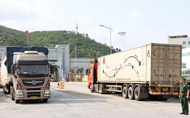 Hàng trăm container sầu riêng 'mắc kẹt' tại cửa khẩu Lạng Sơn