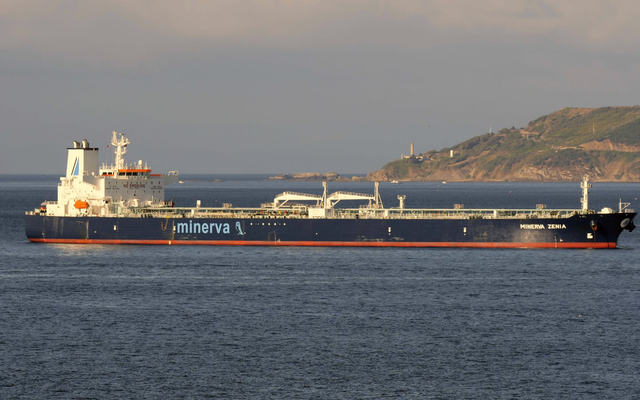 Đội 'tàu ma' chở dầu Nga và Iran vẫn giao hàng như không bị trừng phạt: Hàng chục tỷ USD dầu liên tục cập cảng, hé lộ một 'ông lớn' phương Tây đứng sau hỗ trợ