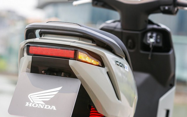 VinFast có 2 xe điện mới, là đối thủ xứng tầm của Honda, Yamaha? Bảng so sánh này cho thấy xe nào tốt hơn