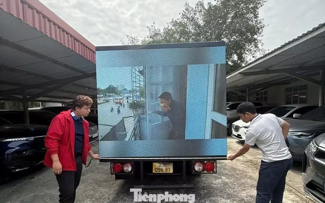 Xe tải 'trùm biển LED quảng cáo' bị tước đăng ký và phạt 7 triệu đồng