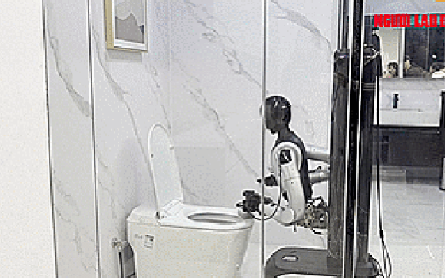 Robot Trung Quốc khiến thế giới sững sờ: Từ cọ bồn cầu đến chơi đàn piano như nghệ sĩ