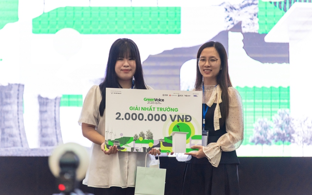 Nữ sinh Học viện Ngoại giao chiến thắng chặng mở màn Green Voices 2025 với thông điệp ‘xe điện không chỉ là phương tiện, mà là tấm VISA Xanh’