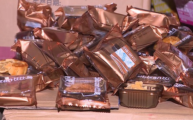 Gần 4.000 bánh Trung thu ngoại nhập “không giấy tờ” bị bắt ngay giữa phố Hà Nội: Ông chủ SN 1980 khai sự thật bất ngờ