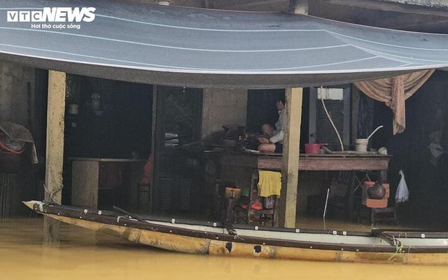 6 người chết và mất tích trong trận 'đại hồng thủy' nhấn chìm TP Huế