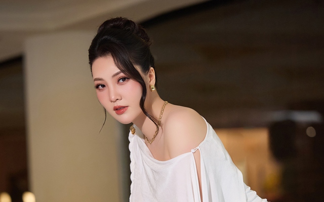 Á hậu Thụy Vân sinh con thứ hai sau 12 năm