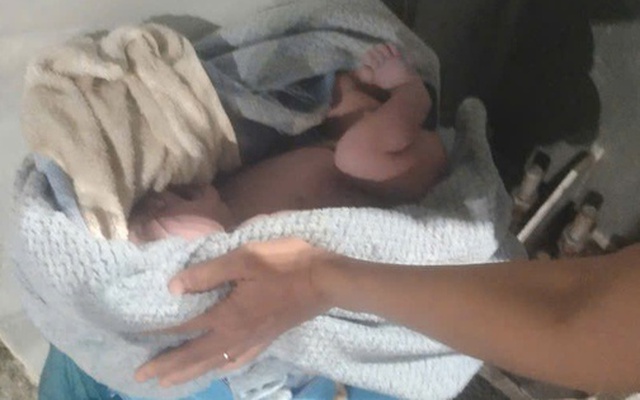 Khánh Hòa: Phát hiện 1 trẻ sơ sinh còn nguyên dây rốn bị bỏ lại tại sân bệnh viện