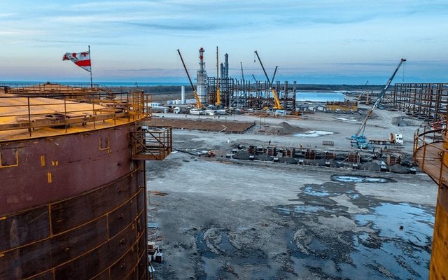 Giữa bão trừng phạt của Mỹ và phương Tây, Nga tìm thấy ‘cửa’ mới để xuất khẩu dầu: Là nước không có quan hệ ngoại giao với Moscow