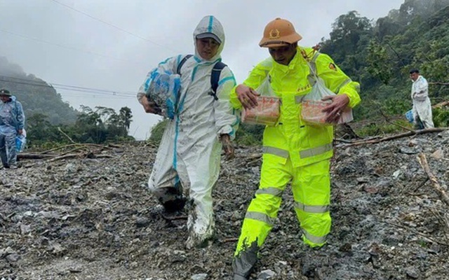 5 ngày mắc kẹt giữa núi rừng đèo Lò Xo của hàng chục tài xế