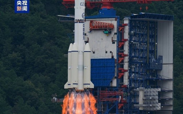 Trung Quốc vừa phóng hai vệ tinh quan trọng vào không gian