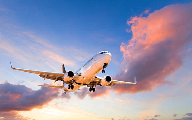 Vì sao máy bay không bay thẳng, đường bay cong như vòng cung?