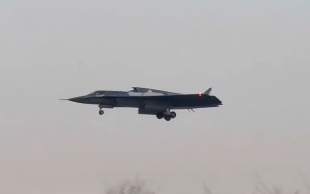 Lộ diện nguyên mẫu J-36 thứ hai với hàng loạt thay đổi lớn