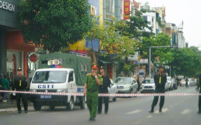 Cảnh sát ngăn đường vào khu tiệm vàng lớn nhất xứ Thanh