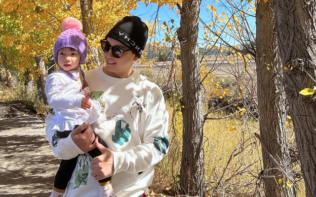 Nam ca sĩ ngồi không cũng có nửa tỷ mỗi tháng: Có 3 nhà ở Mỹ, 1 nhà ở Việt Nam, vợ 9x cực nóng bỏng