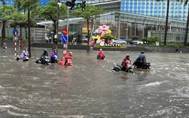 Bão số 11 đang hướng thẳng vào miền Bắc, Hà Nội mưa to đến mức nào?