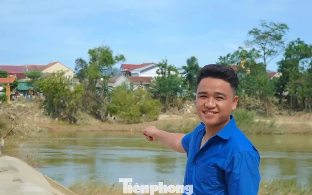 Chàng trai liều mình cứu cháu bé giữa dòng lũ: Nếu sợ thì ai sẽ cứu người đây...