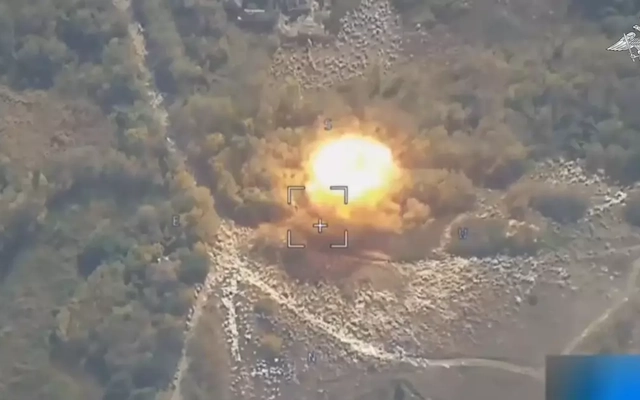 Tên lửa siêu thanh Kinzhal khai hỏa, xóa sổ hệ thống HIMARS, xe chiến đấu