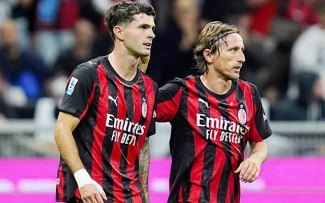 AC Milan chia điểm với Juventus, Napoli và AS Roma vượt lên