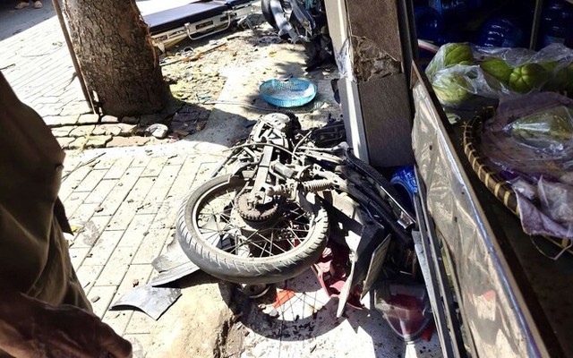 Taxi công nghệ chạy ngược chiều, tông tử vong người đi xe máy ở TP.HCM