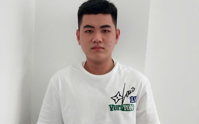 Lê Đan Huy 20 tuổi khai gì về hành vi đâm tử vong người yêu 32 tuổi trên vỉa hè?