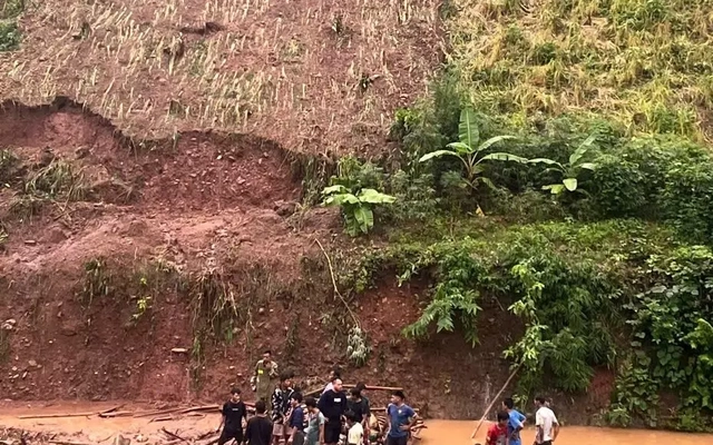 Sạt lở đất, vợ chồng ở Thanh Hóa bị vùi lấp, tử vong