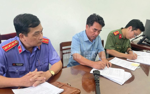 Thực hiện lệnh bắt tạm giam Nguyễn Văn Tòng