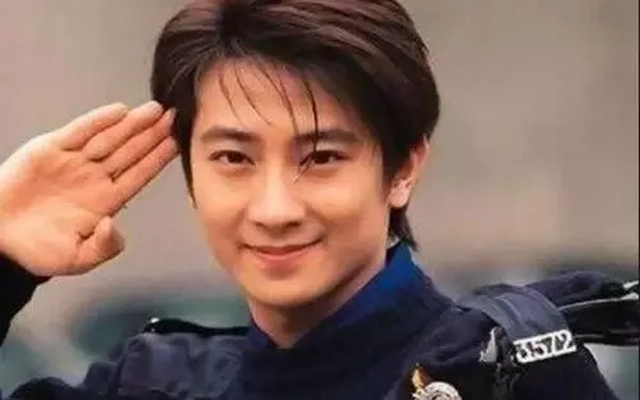 Nam diễn viên 2 lần bị cấm sóng hiện ra sao?