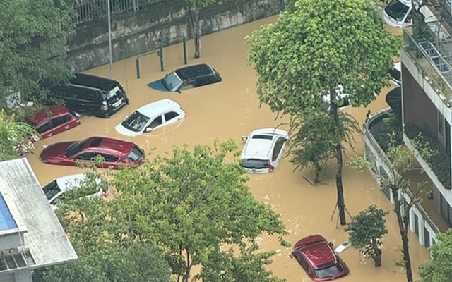 Hình ảnh trung tâm tỉnh Thái Nguyên chìm trong biển nước, khu dân cư bị cô lập