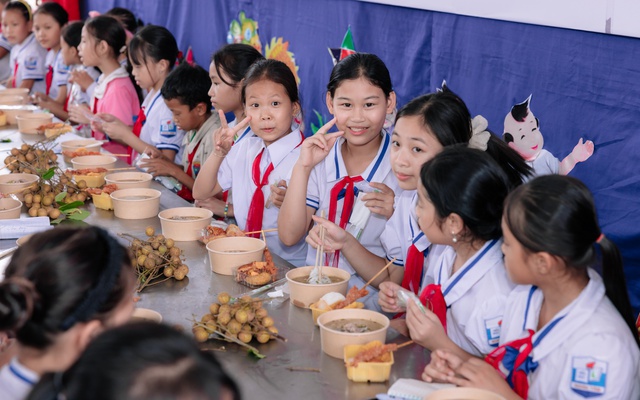 “Treo những bữa Thương” - Bữa tiệc Trung Thu đặc biệt giữa núi rừng, mang niềm vui đến những em nhỏ vùng cao