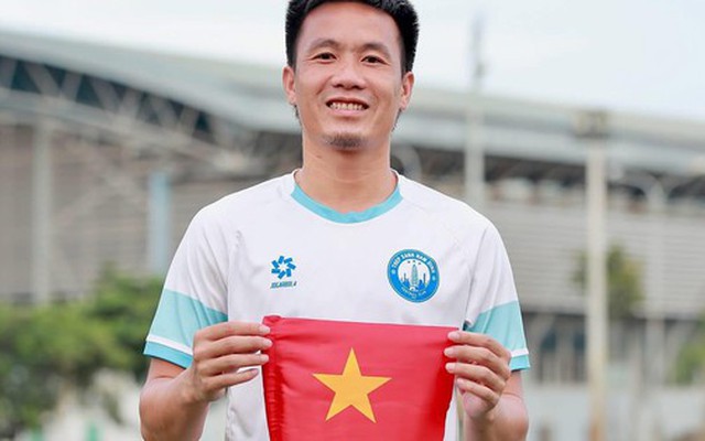 Cầu thủ ĐT Việt Nam Tô Văn Vũ cùng đồng bào cả nước chung tay hướng về Thái Nguyên