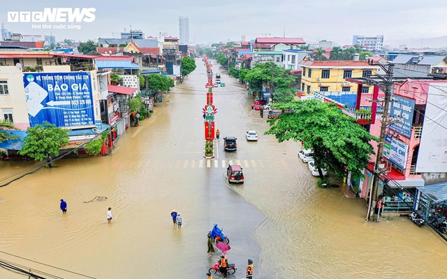 Lũ trên sông Cầu vượt đỉnh lịch sử hơn 1m, Thái Nguyên ngập đến cuối tuần