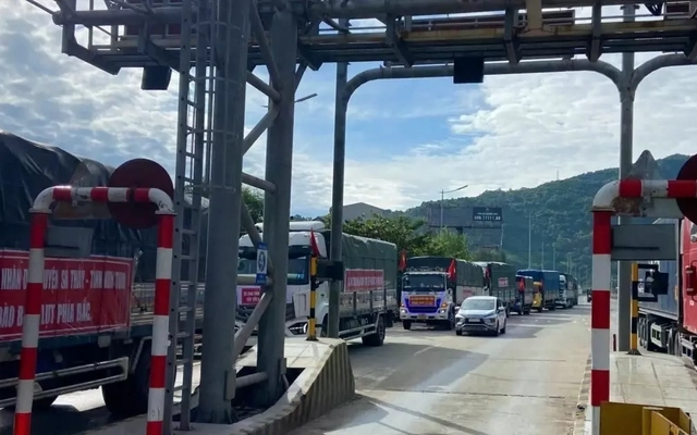 VEC miễn phí dịch vụ đường bộ cho xe chở hàng cứu trợ