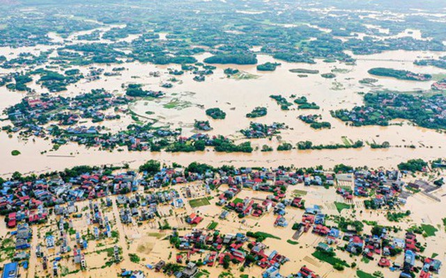 Dồn quân, ứng cứu thông tin xuyên đêm tại Thái Nguyên trong lũ lịch sử: Xuồng, drone, điện thoại vệ tinh