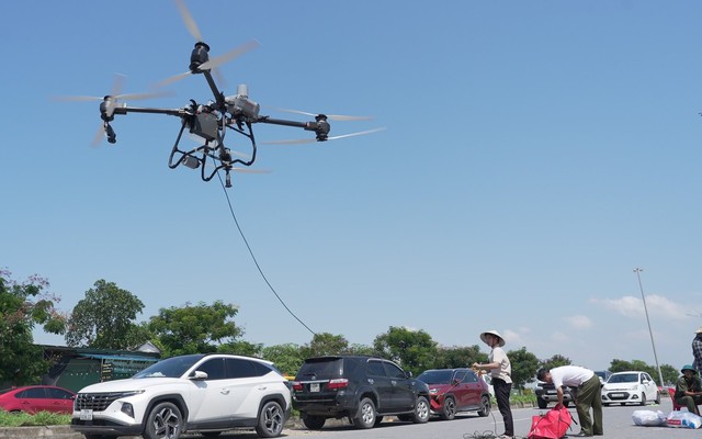 Máy bay không người lái phá thế cô lập, tiếp tế 5 tấn hàng hóa, cứu trợ vùng lũ dữ Thái Nguyên