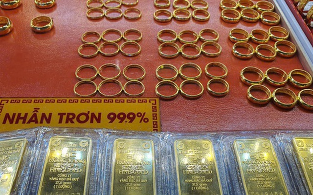 Diễn biến mới sau hơn 2 tuần áp dụng quy định mua bán vàng trên 20 triệu phải chuyển khoản