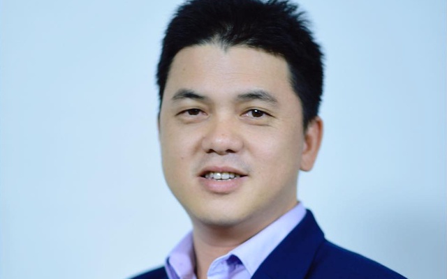 Chia sẻ của vợ CEO Vòng Lý Sáng vừa đột ngột qua đời: "Sao anh về biển, đành lòng bỏ lại mẹ con em"