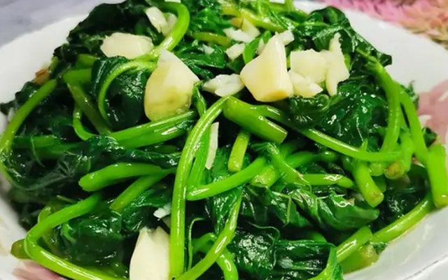 Loại rau từng chỉ cho lợn ăn giờ là “rau chống ung thư” giá cao ngất trên thế giới, nhiều người còn tranh nhau mua: Mọc đầy ở Việt Nam