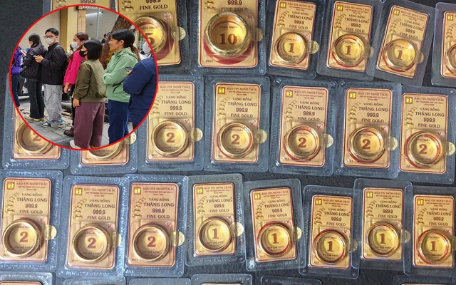 Chân đau vẫn xếp hàng mua vàng từ 3 giờ sáng, cụ bà ở TP.HCM hé lộ chuyện “đứt ruột” về 200 chỉ vàng