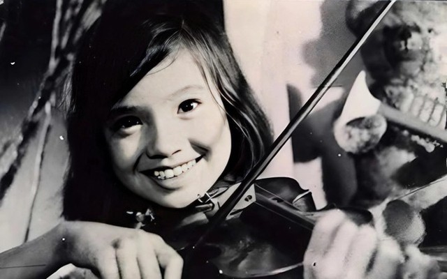 NSND Lan Hương 'Em bé Hà Nội': Cãi mẹ theo nghệ thuật, U70 viên mãn bên chồng