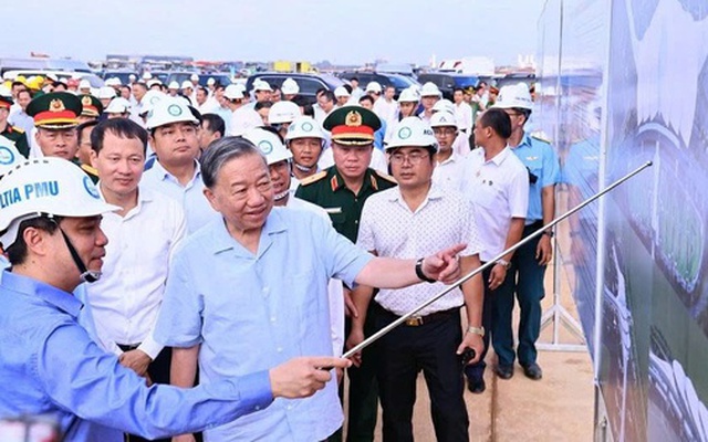 Kiểm tra siêu sân bay 16 tỷ USD lớn nhất Việt Nam, Tổng Bí thư nhấn mạnh 'không thể chậm trễ được, chậm ngày nào là đất nước thiệt ngày ấy'